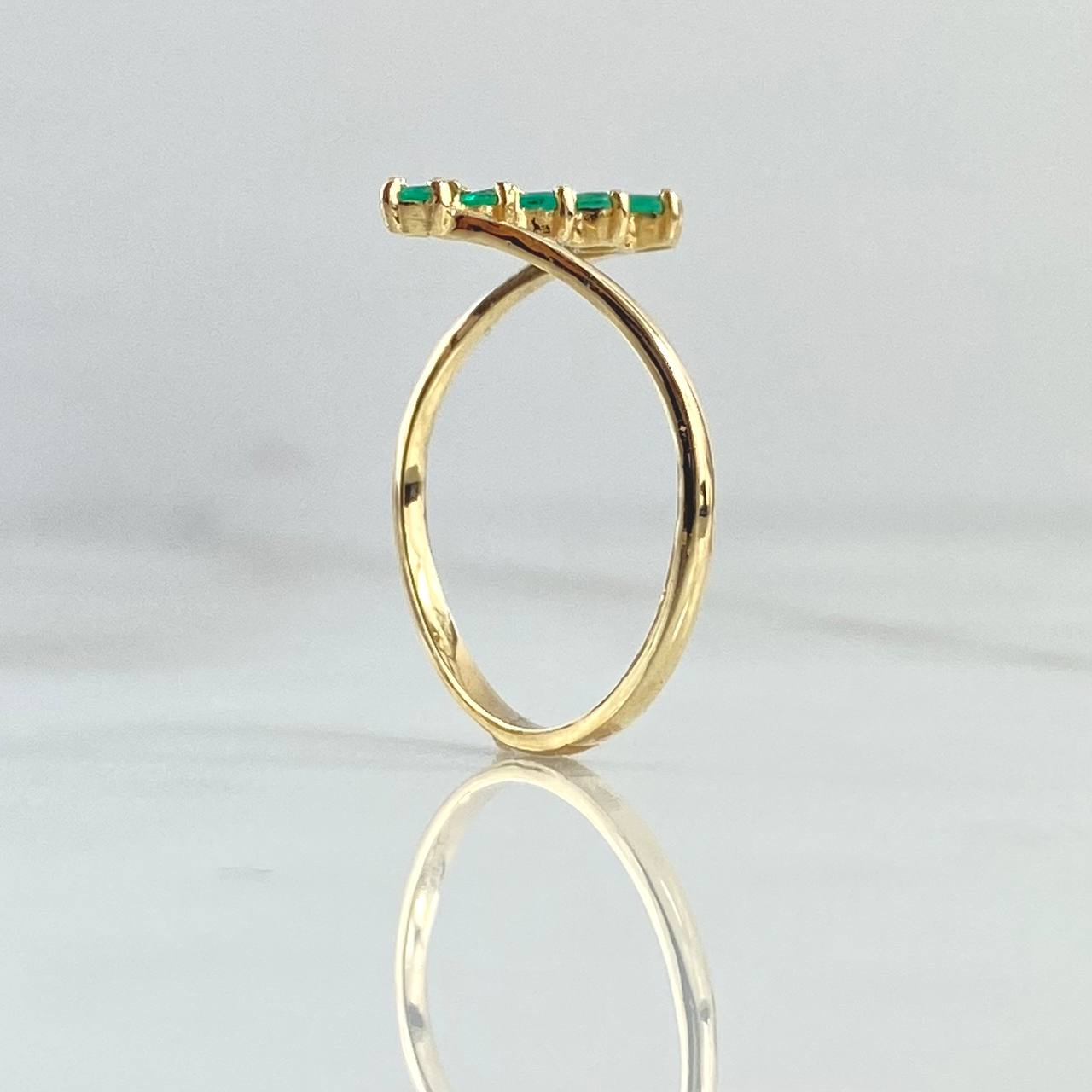 Anillo Estela Vertical 1.5gr / T8 / Esmeraldas 25 Pts Oro Amarillo 18K (Joya)