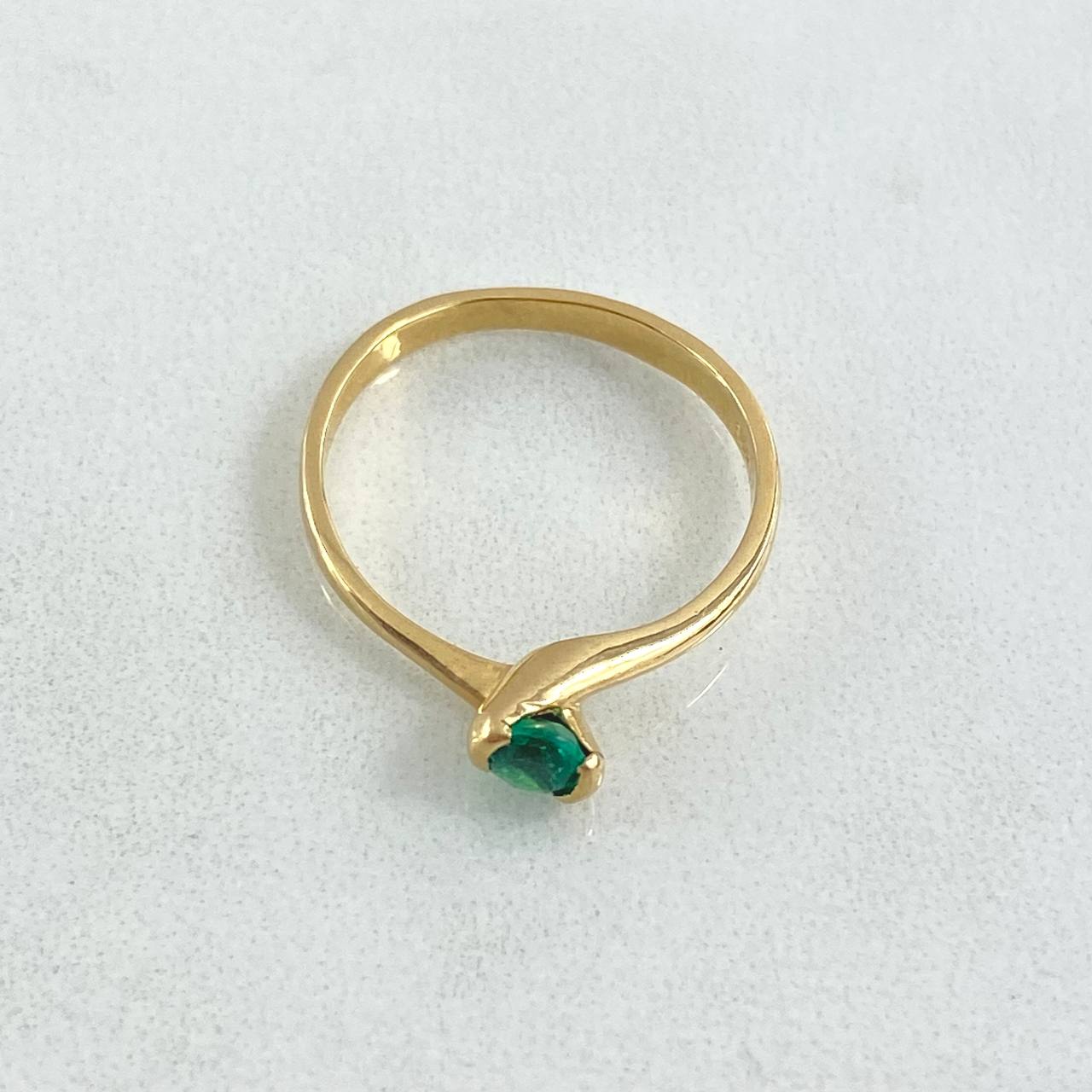 Anillo Solitario Abrazo 2.3gr / T7 / Esmeraldas 28 Pts Oro Amarillo 18K (Joya)