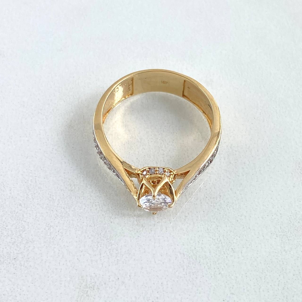 Anillo Solitario Halo Arpado 4.3gr / T7 1/4 / Circones Blancos Dos Oros Amarillo Blanco 18K