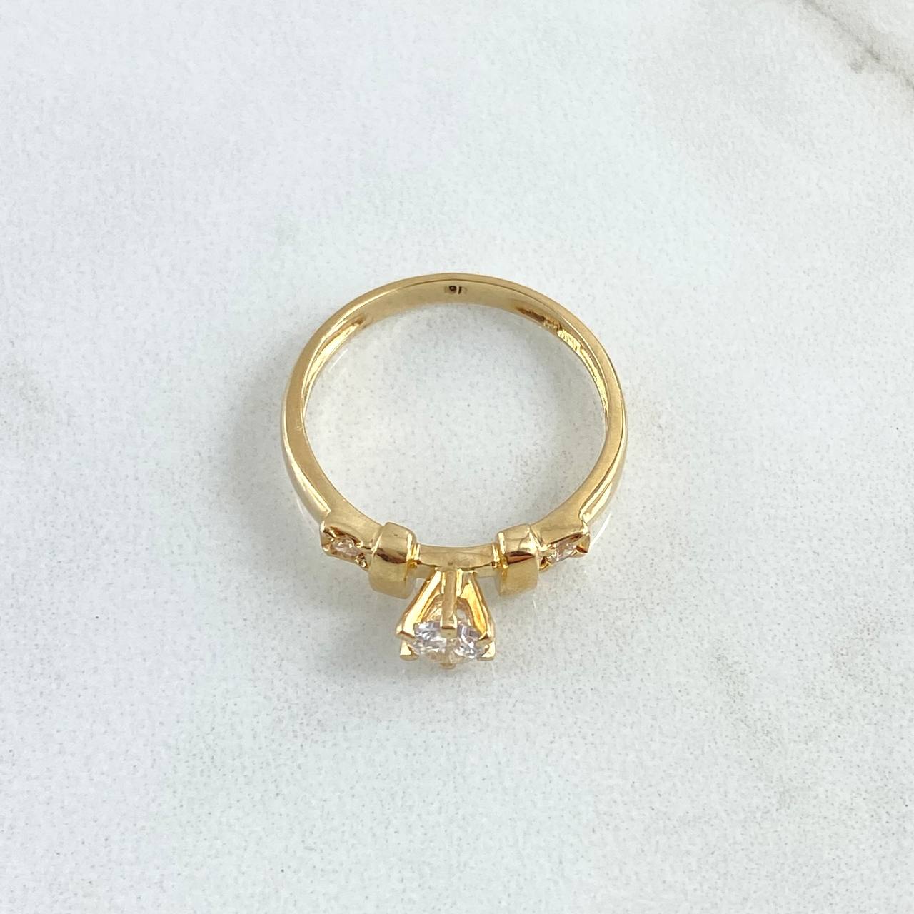 Anillo Solitario Esclavina 3.2gr / T7 1/4 / Circones Blancos Oro Amarillo 18K