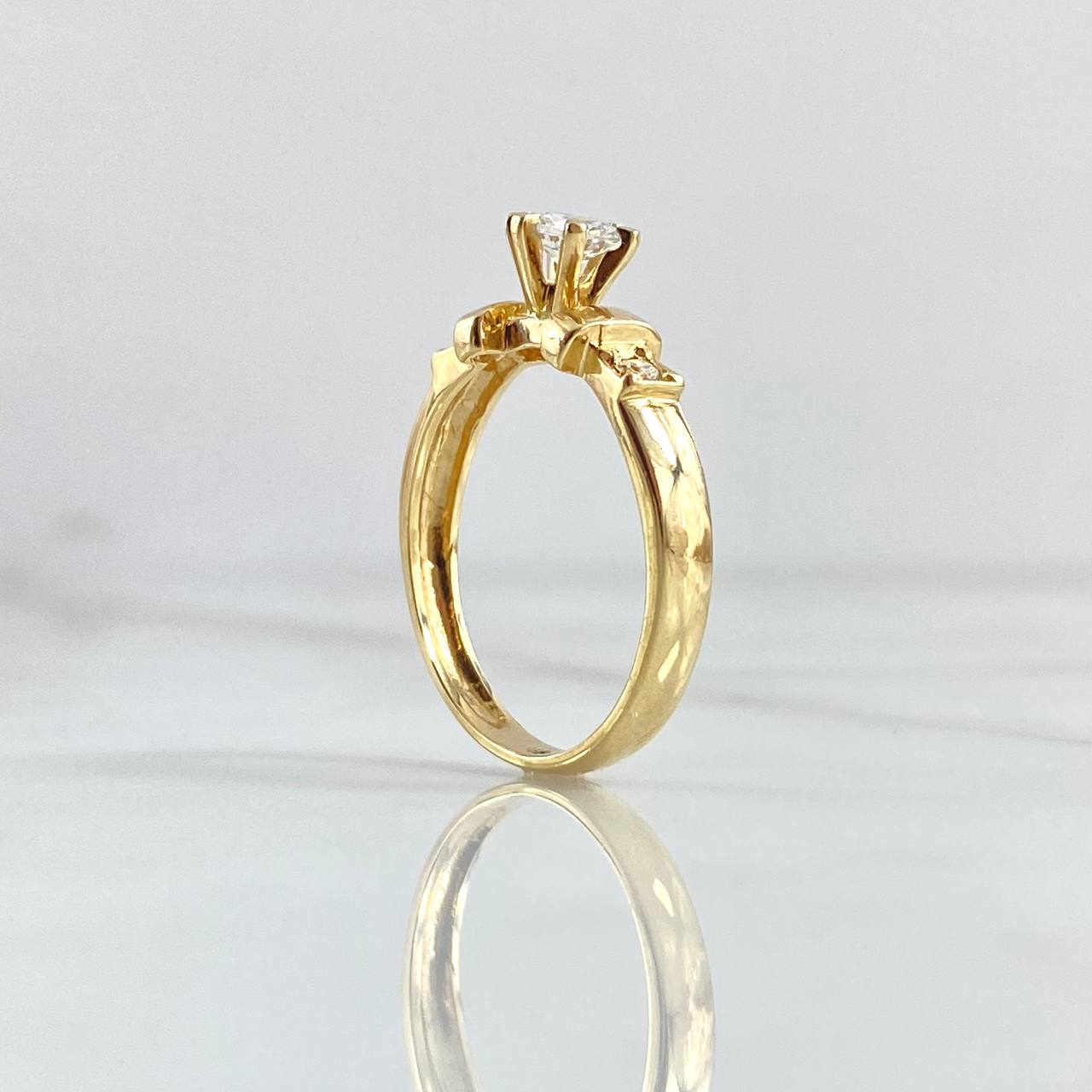 Anillo Solitario Esclavina 3.2gr / T7 1/4 / Circones Blancos Oro Amarillo 18K