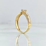 Anillo Solitario Carril Medular 2.55gr / T6 3/4 / Circones Blancos Oro Amarillo 18K