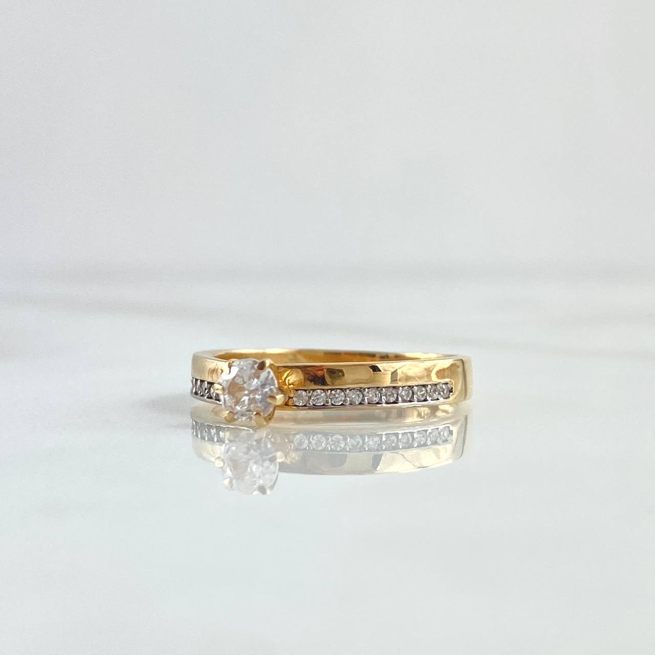 Anillo Solitario Carril Parcial 2.35gr / T7 / Circones Blancos Dos Oros Amarillo Blanco 18K