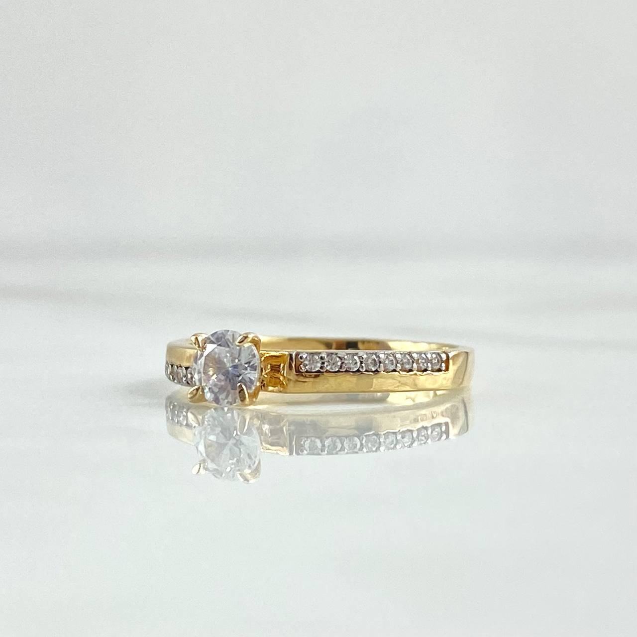 Anillo Solitario Bifurcación Parcial 2.3gr / T6 3/4 / Circones Blancos Oro Amarillo 18K