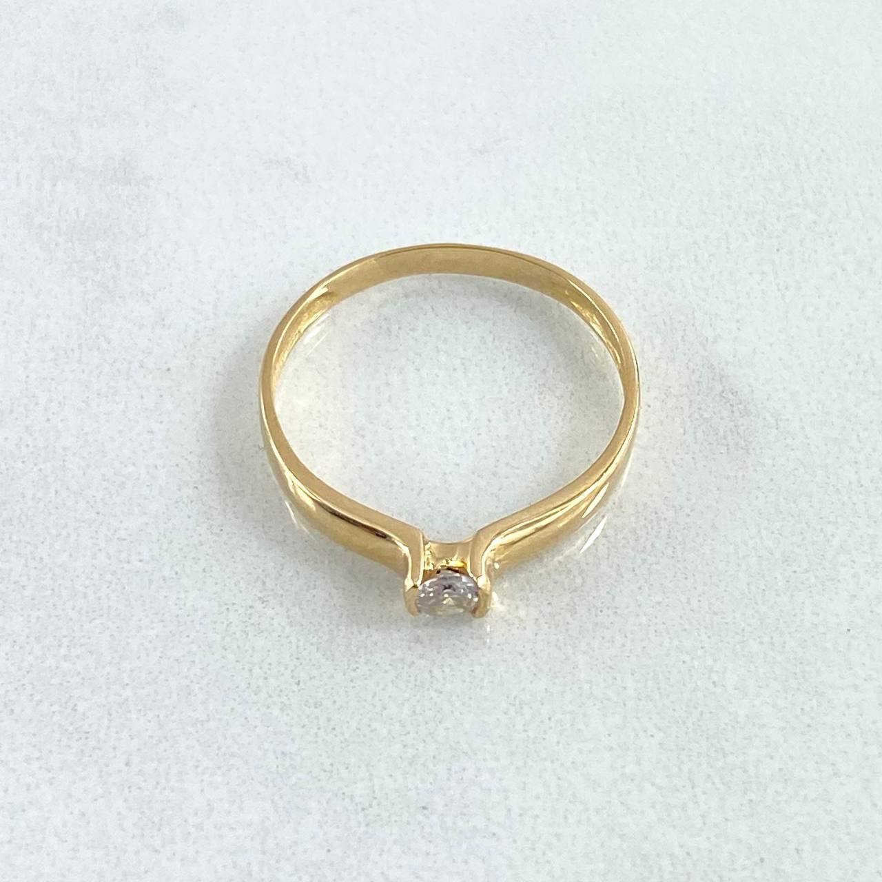 Anillo Solitario 1.6gr / T5 1/4 / Liso Abultado-Circones Blancos Oro Amarillo 18K *