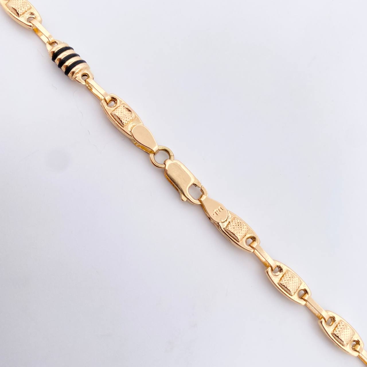 Cadena Rustica Barril 13.9gr / 61.8cm / 4.8mm Cauchos Negros Oro Amarillo 18K $