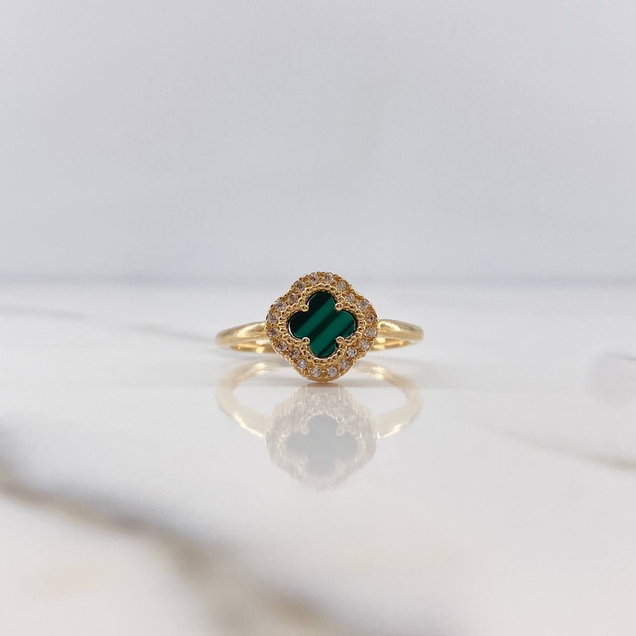 Anillo Trebol VCyA 3.05gr / T8 / Malaquita Verde Circones Blancos Oro Amarillo 18K &