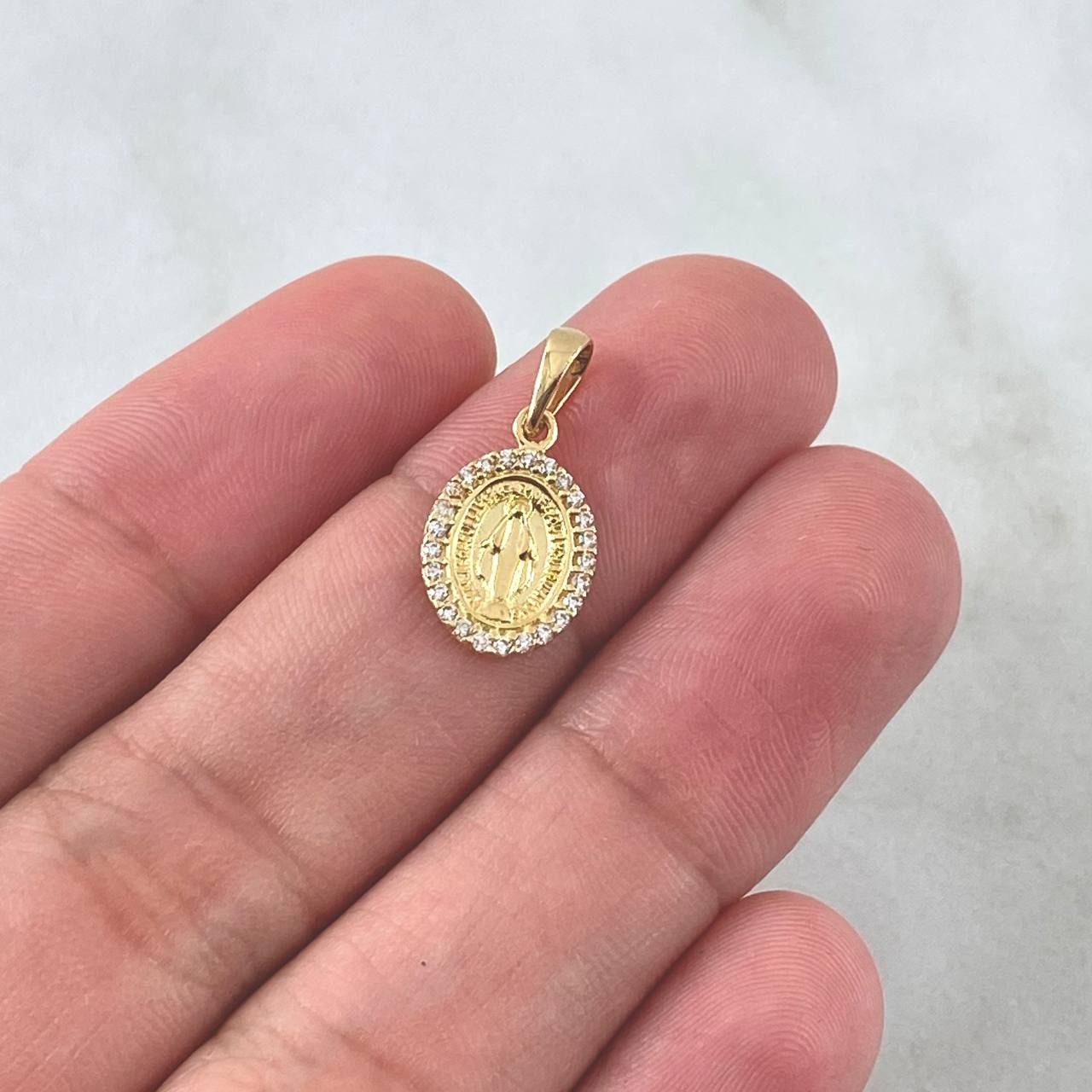 Dije Virgen Milagrosa 1.15gr / 1.9cm / Circones Blancos Oro Amarillo 18K