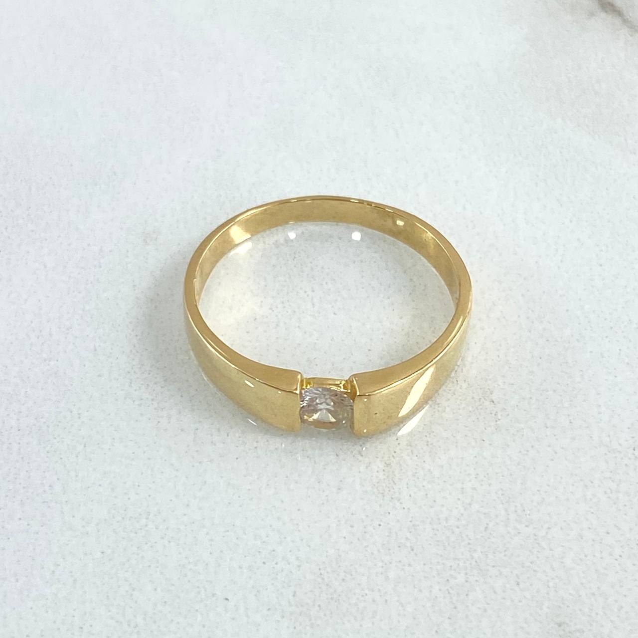 Anillo Solitario Recto Inscrustado 2.4gr / T6 1/2 / Circon Blanco Oro Amarillo 18K *