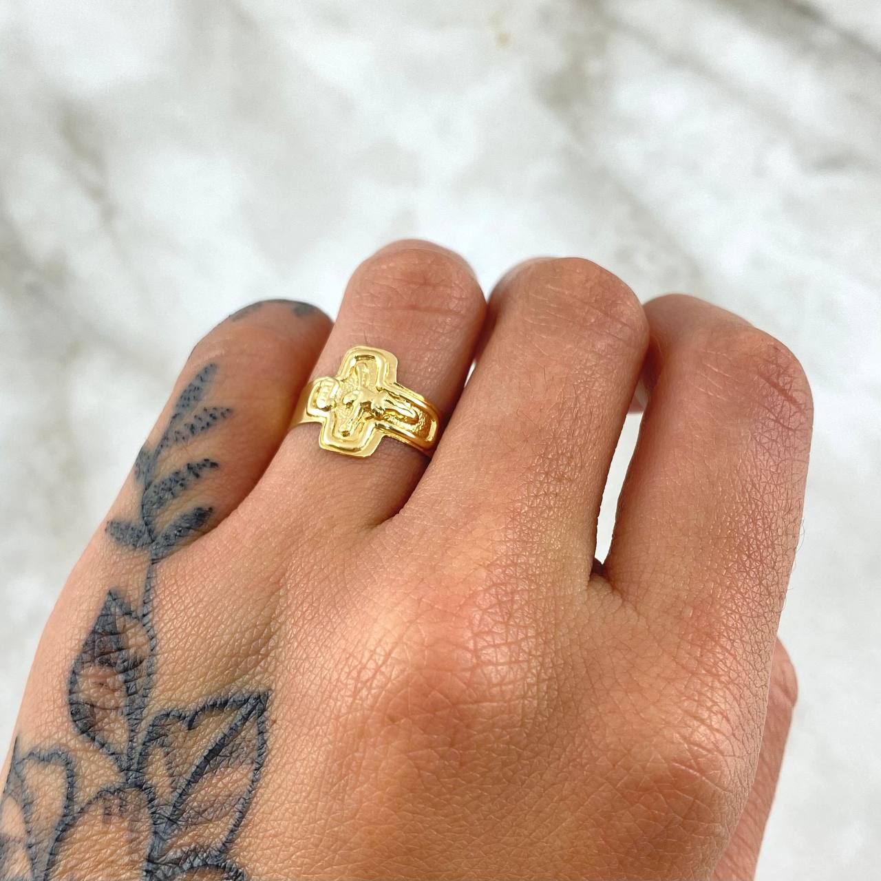 Anillo Cruz Cristo 1.35gr / T5 / Oro Amarillo 18K *