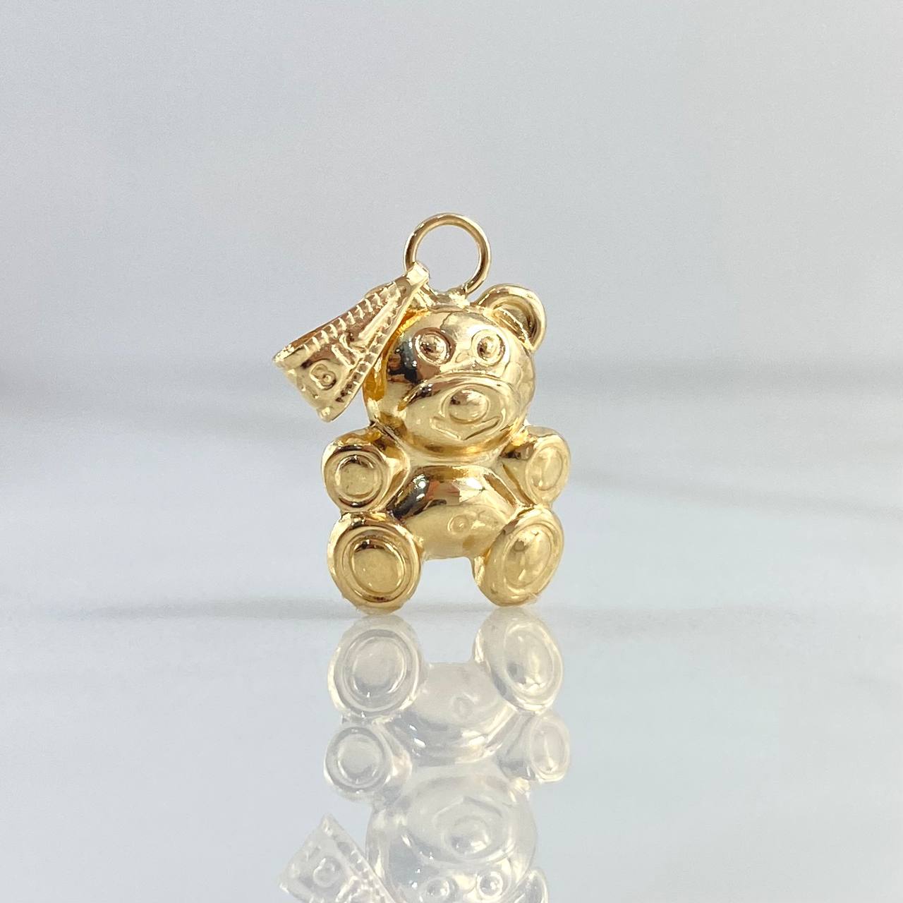 Dije Oso Liso 0.95gr / 2.4cm / Cargador Bordeado Oro Amarillo 18K ©