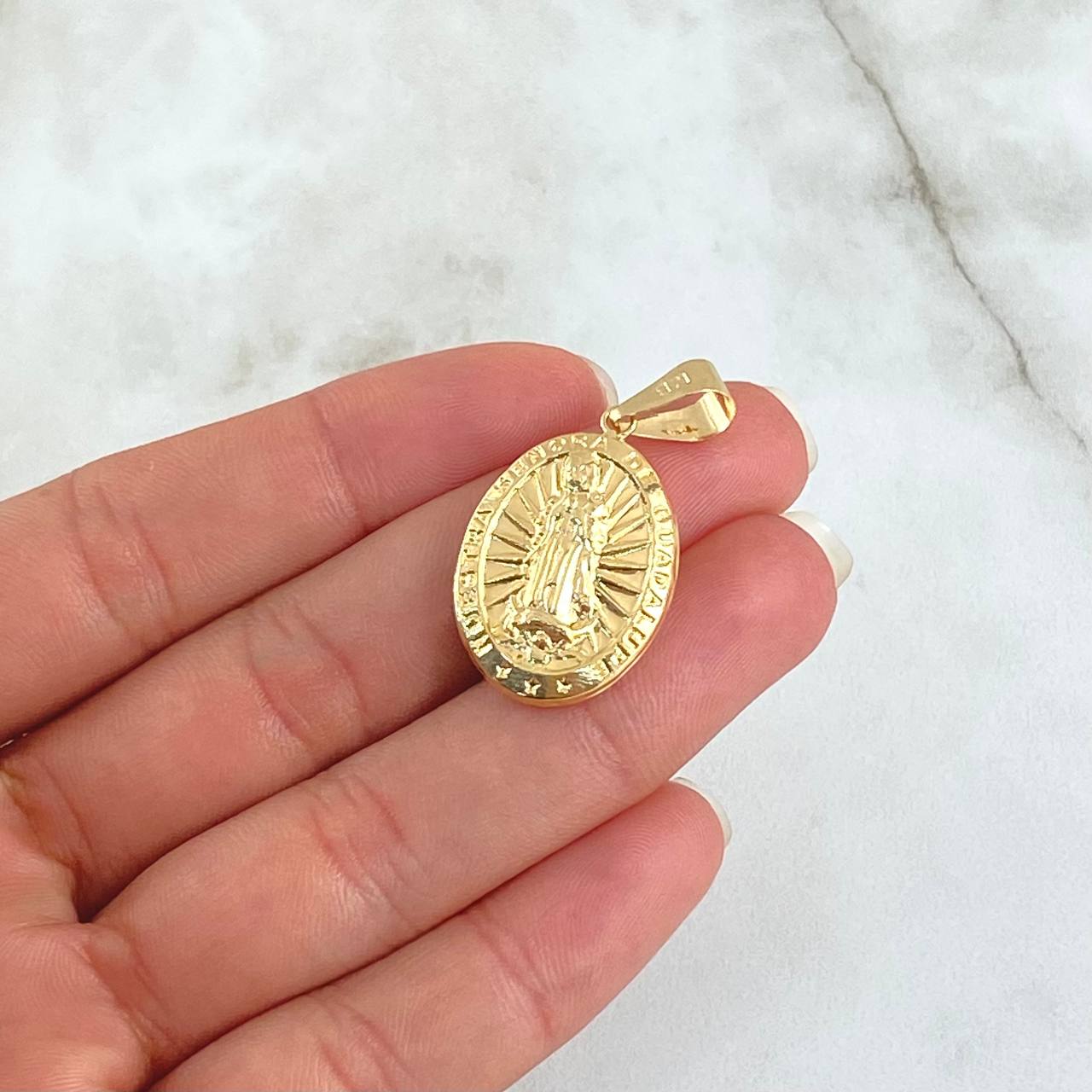 Dije Virgen Guadalupe 1.95gr / 3.4cm / Ovalo Troquelado Oro Amarillo 18K