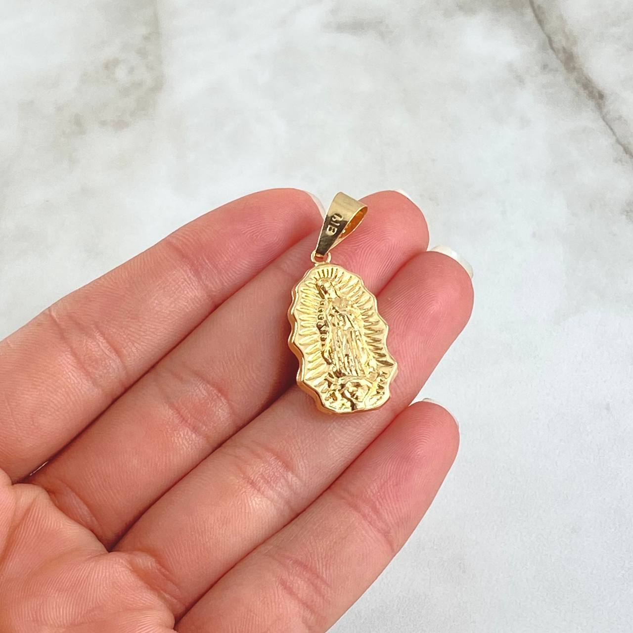 Dije Virgen Guadalupe 1.75gr / 3.4cm / Silueta Troquelada Oro Amarillo 18K