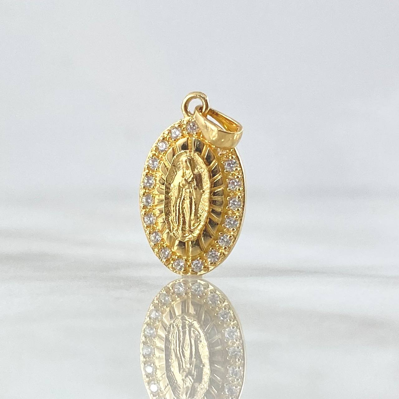 Dije Virgen Guadalupe 2.45gr / 2.3cm / Ovalo Rayado Circones Blancos Oro Amarillo 18K