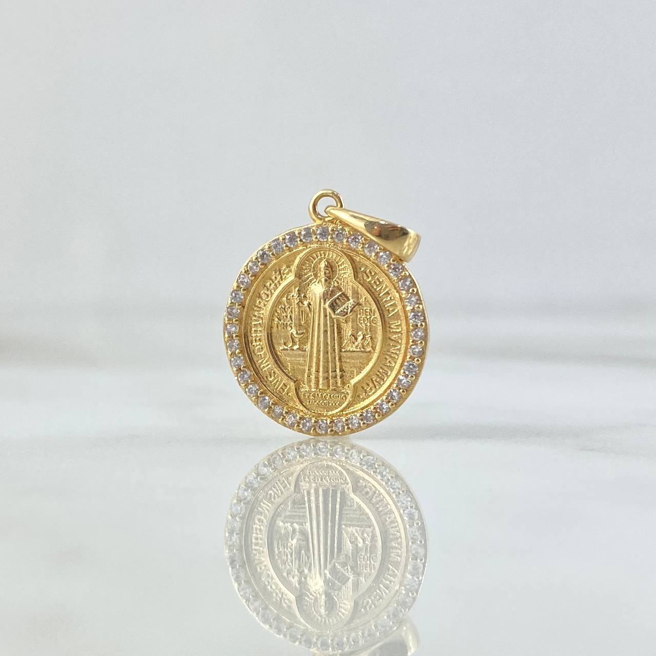 Dije Medalla San Benito 2.15gr / 2.2cm / Circones Blancos Oro Amarillo 18K