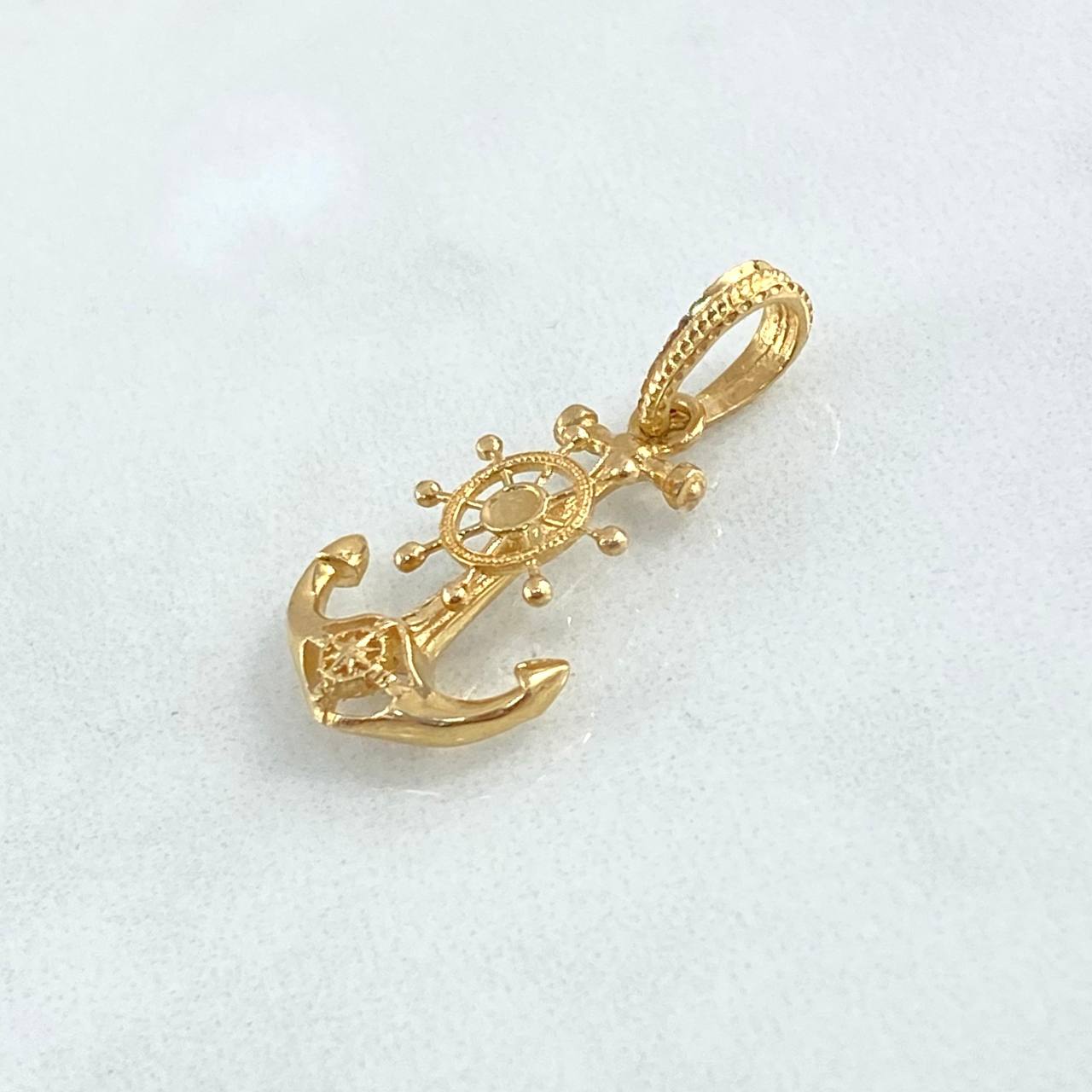 Dije Ancla Timon 2.15gr / 2.9cm / Cargador Bordeado Oro Amarillo 18K