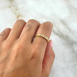 Anillo Trenza en Relieve 2.6gr / T7 1/4 / Circones Blancos Oro Amarillo 18K