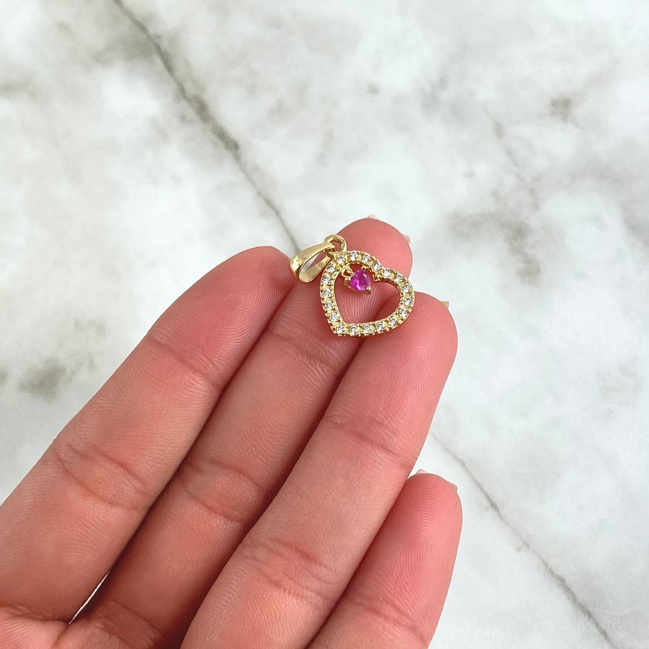 Dije Corazón Interno Colgante 1.55gr / 2.3cm / Circones Blancos - Fucsia Oro Amarillo 18K