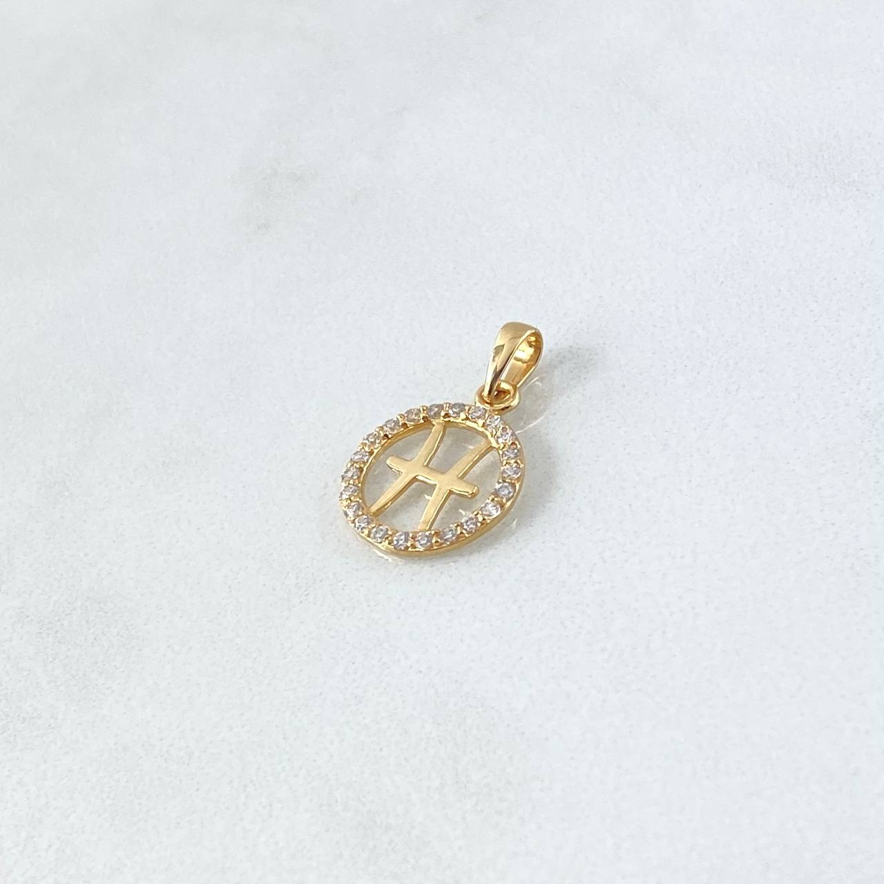 Dije Signo Piscis 0.95gr / 2cm / Circones Blancos Oro Amarillo 18K