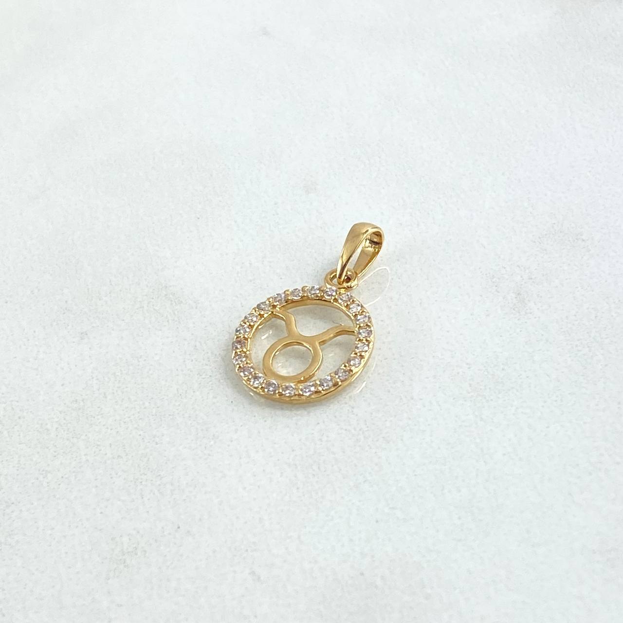 Dije Signo Tauro 1gr / 2cm / Circones Blancos Oro Amarillo 18K