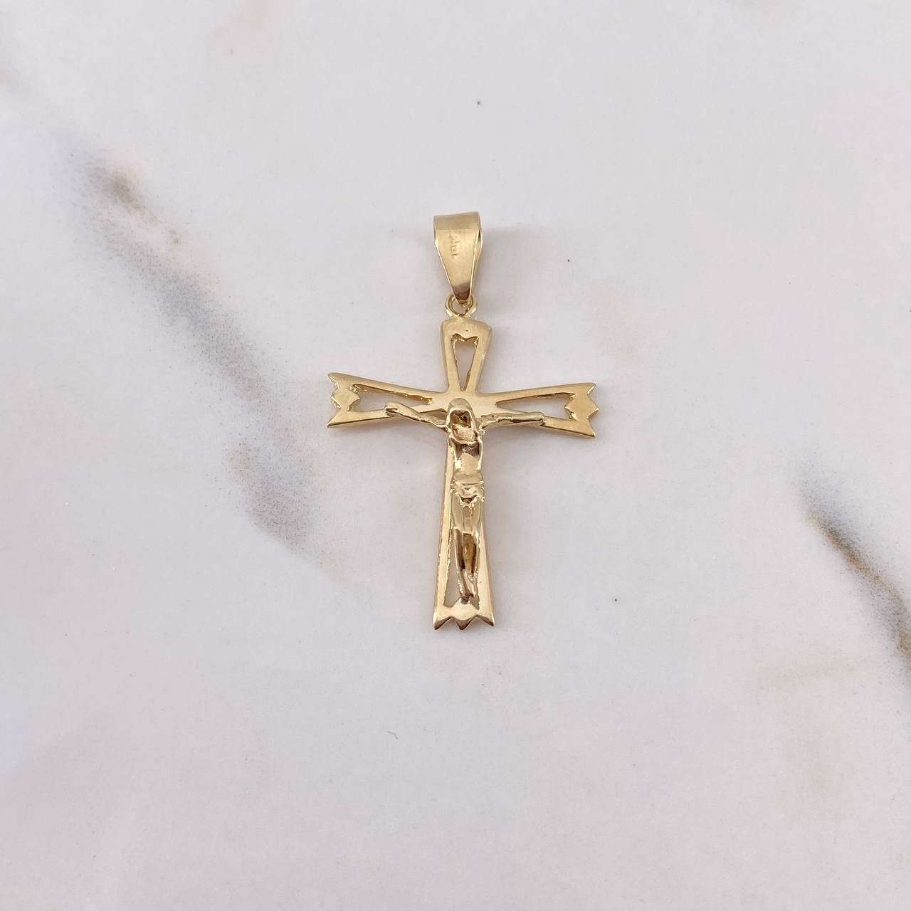 Dije Cruz Cristo 2.45gr / 3.5cm / Silueta Oro Amarillo 18K $