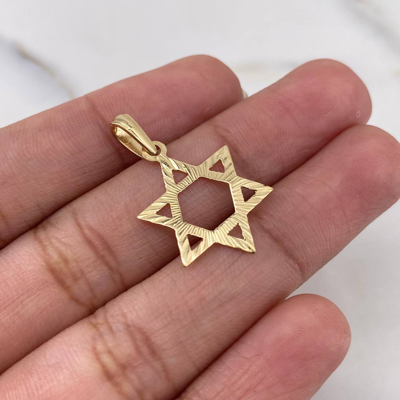 Dije Estrella De David 0.8gr / 2.6cm / Diamantado Oro Amarillo 18K $