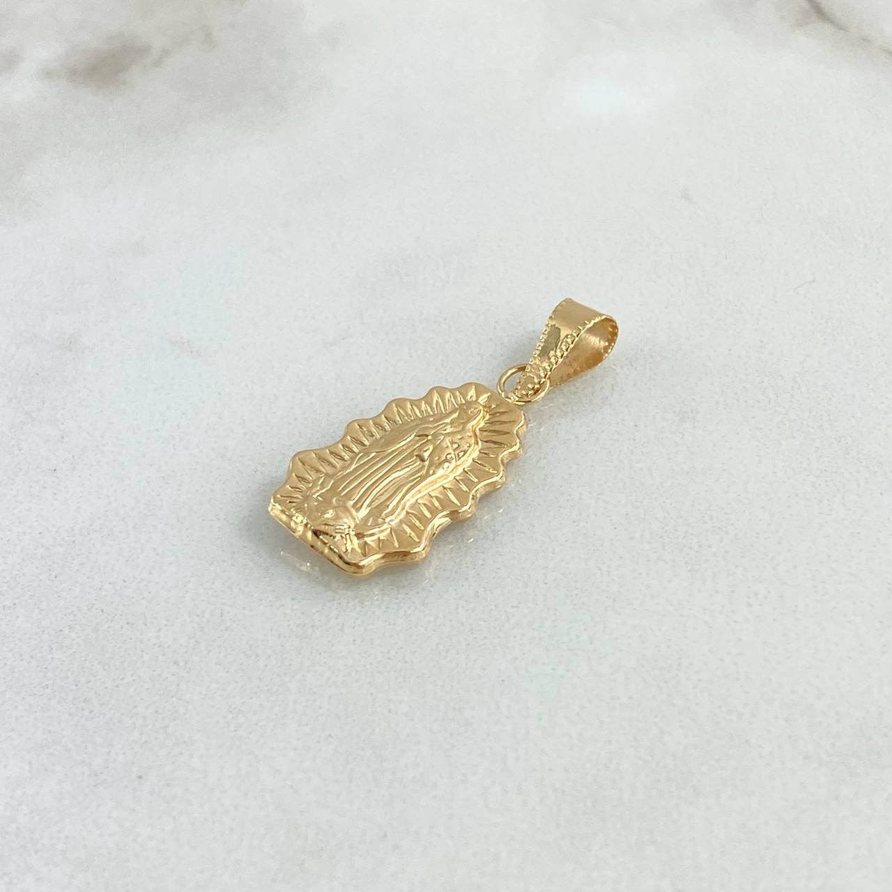 Dije Virgen Guadalupe Silueta 1.3gr / 3cm / Lisa - Cargador Bordeado Oro Amarillo 18K ©