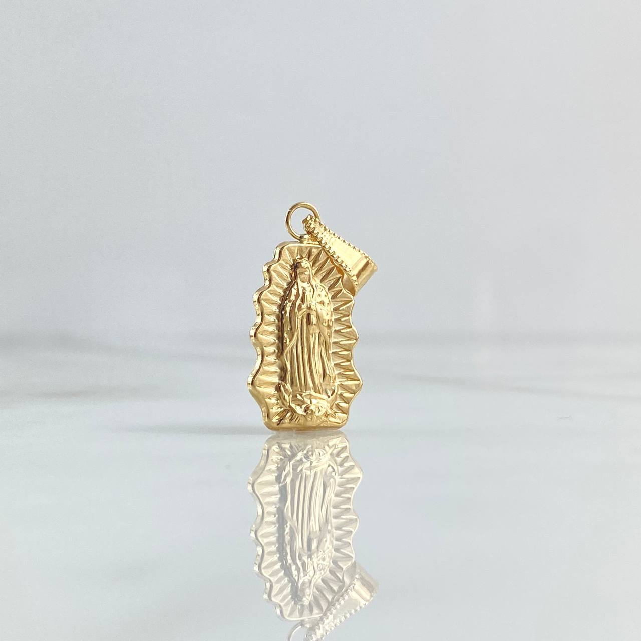 Dije Virgen Guadalupe Silueta 1.3gr / 3cm / Lisa - Cargador Bordeado Oro Amarillo 18K ©