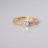 Anillo Solitario Circulos 2.45gr / T7 / Circones Blancos Oro Amarillo $