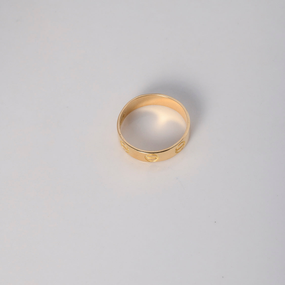 Anillo Argolla Tornillo 3.15gr / T7 1/2 / Oro Amarillo $