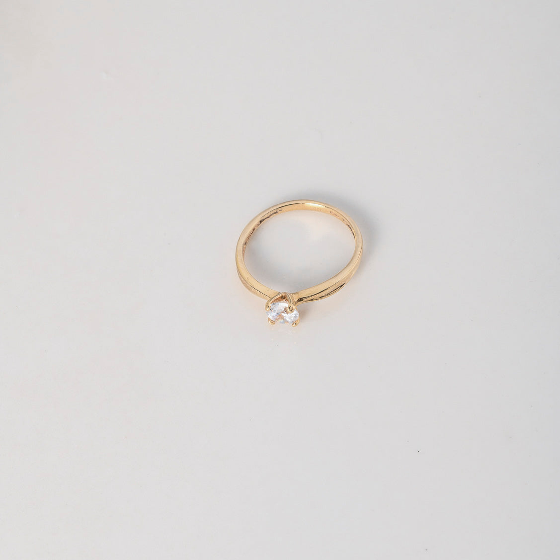 Anillo Solitario Olivo 1.95gr / T6 1/4 / Anillo Circon Blanco Oro Amarillo $