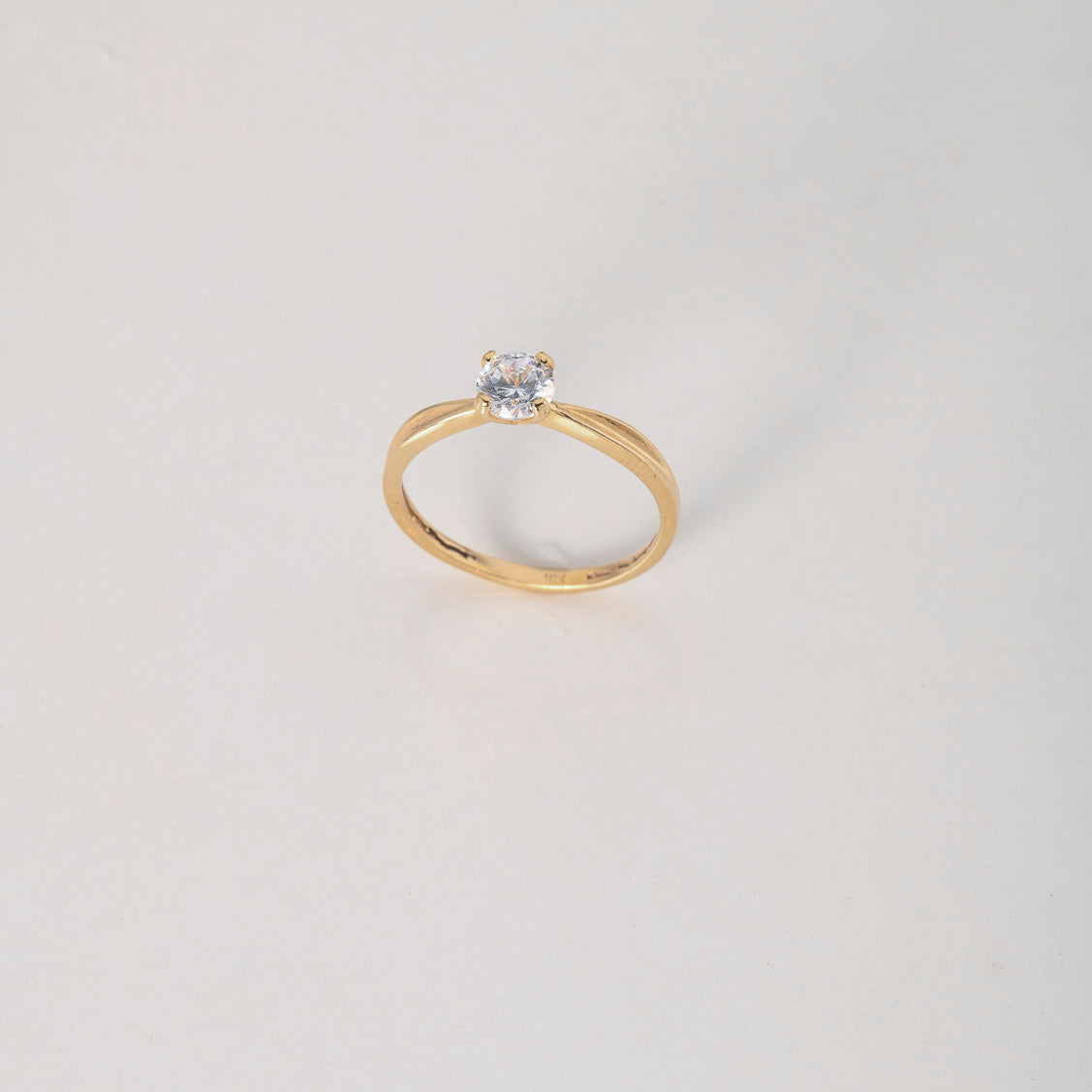 Anillo Solitario Olivo 1.95gr / T6 1/4 / Anillo Circon Blanco Oro Amarillo $