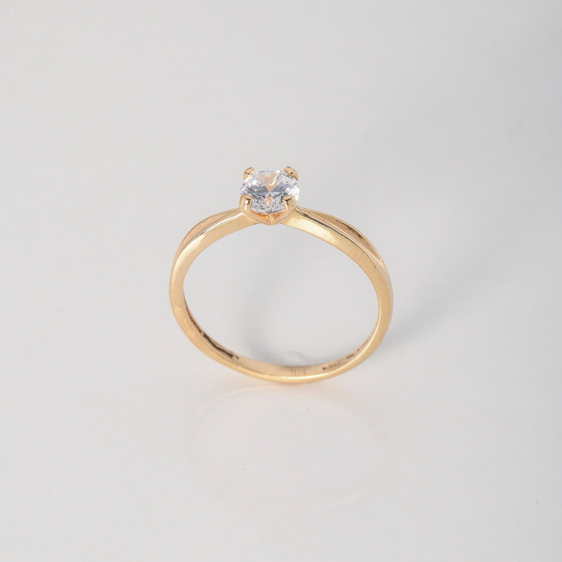 Anillo Solitario Olivo 1.95gr / T6 1/4 / Anillo Circon Blanco Oro Amarillo $