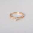 Anillo Solitario Churumbela 2.05gr / T5 3/4 / Circones Blancos Oro Amarillo $