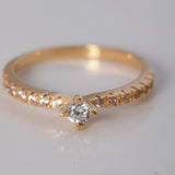 Anillo Solitario Churumbela 2.05gr / T5 3/4 / Circones Blancos Oro Amarillo $