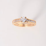 Anillo Solitario Churumbela 3.4gr / T6 1/2 / Circones Blancos Oro Amarillo $