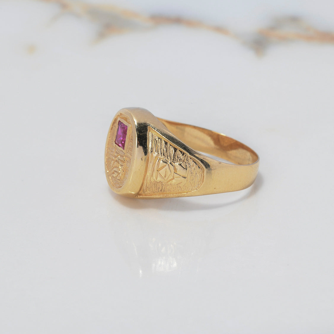 Anillo Sello Pre Colombino 6.4gr / T10 / Grabado Circon Fucsia Oro Amarillo $