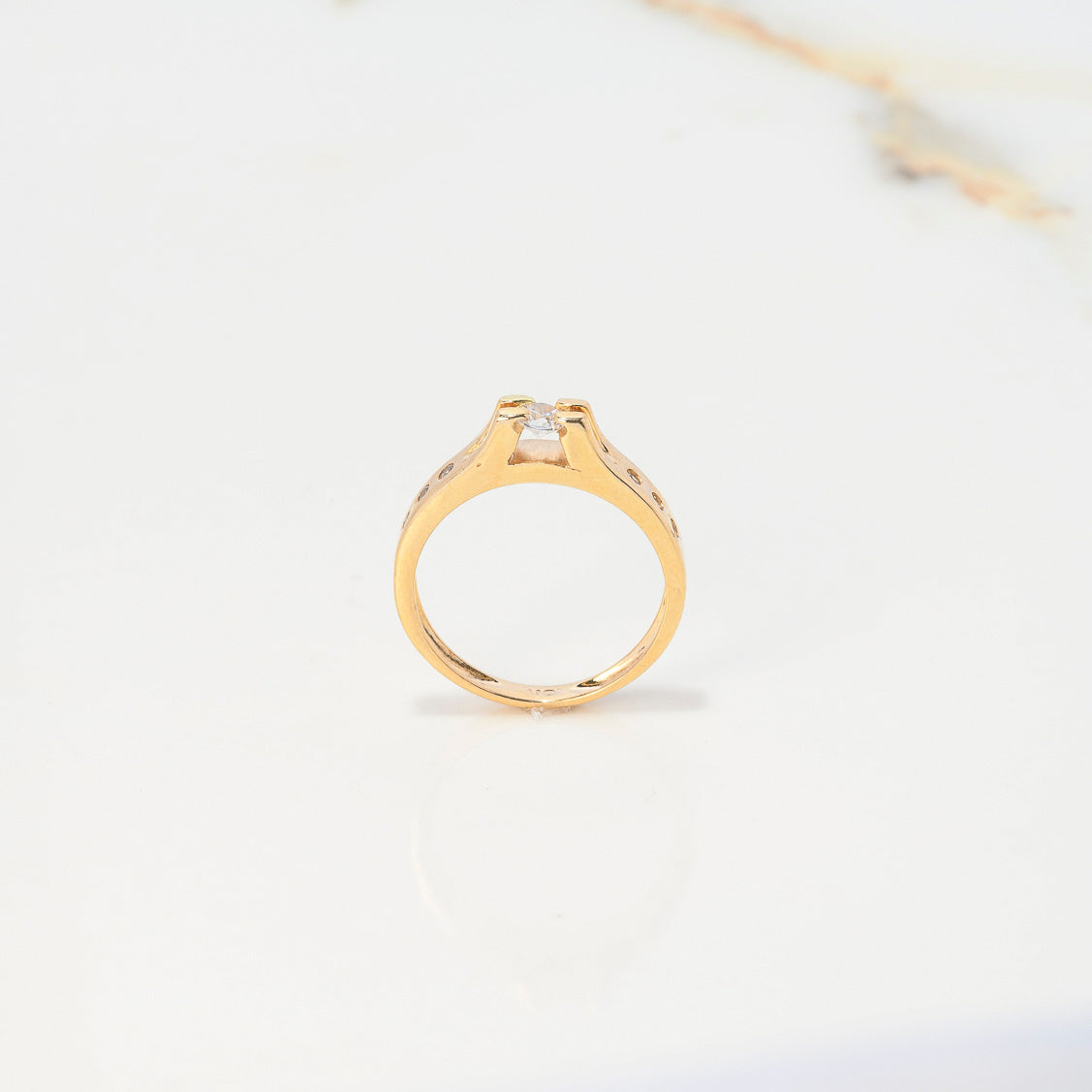 Anillo Solitario Puente 3.5gr / T6 1/2 / Circones Blancos Oro Amarillo $