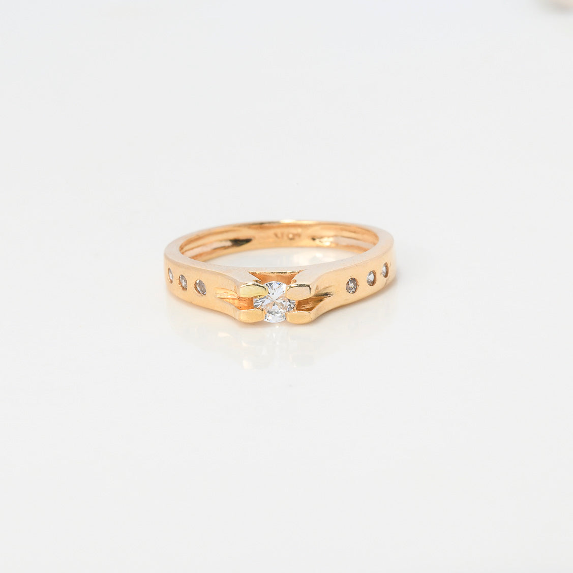 Anillo Solitario Puente 3.5gr / T6 1/2 / Circones Blancos Oro Amarillo $