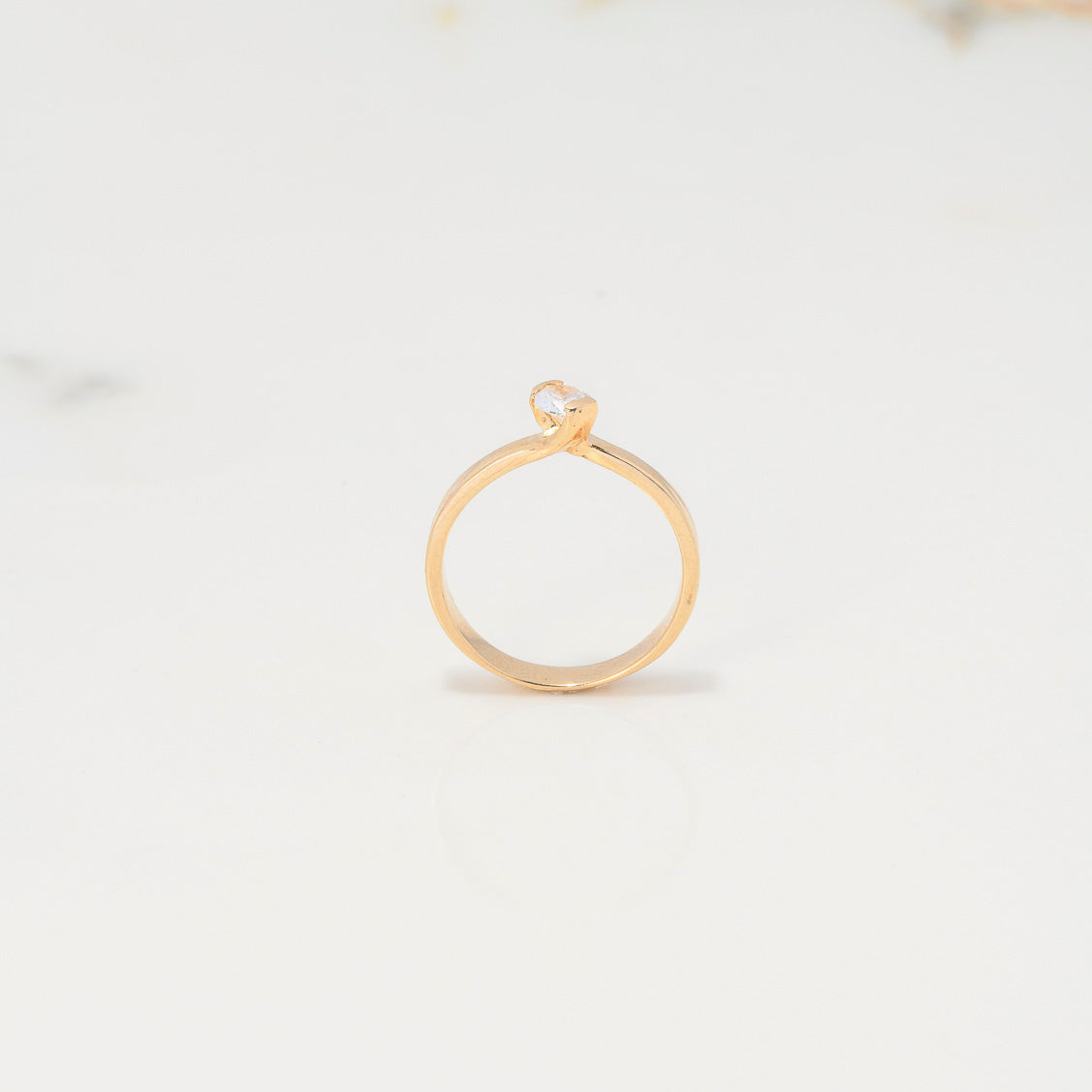 Anillo Solitario Linea Invertida 2.65gr / T6 / Circon Blanco Oro Amarillo $