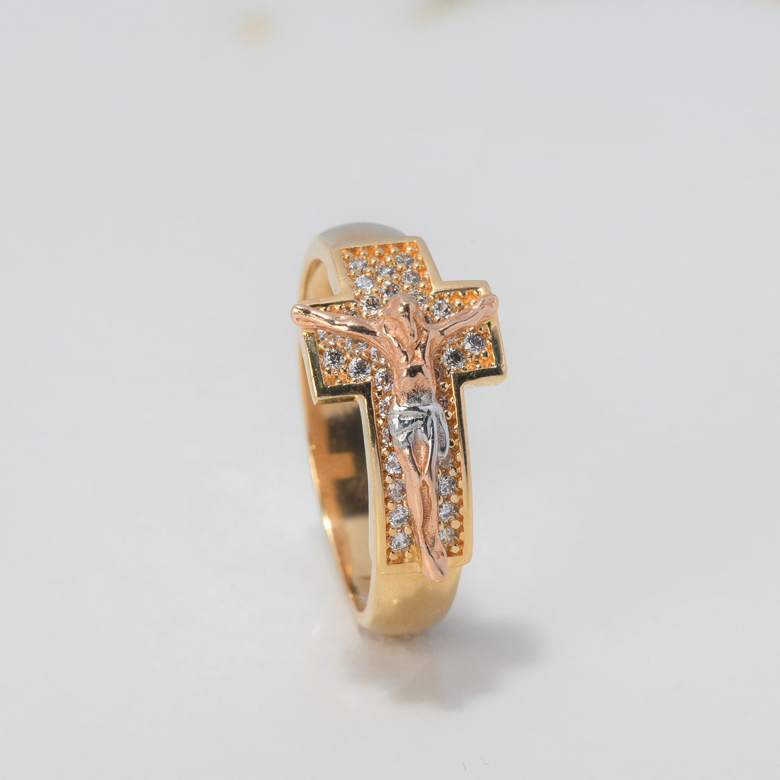 Anillo Cruz Cristo 5.15gr / T9 3/4 / Circones Blancos Tres Oros $