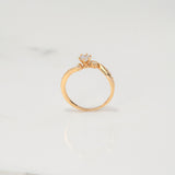 Anillo Solitario Lineas Invertidas 1.85gr / T6 1/4 / Circones Blancos Oro Amarillo $