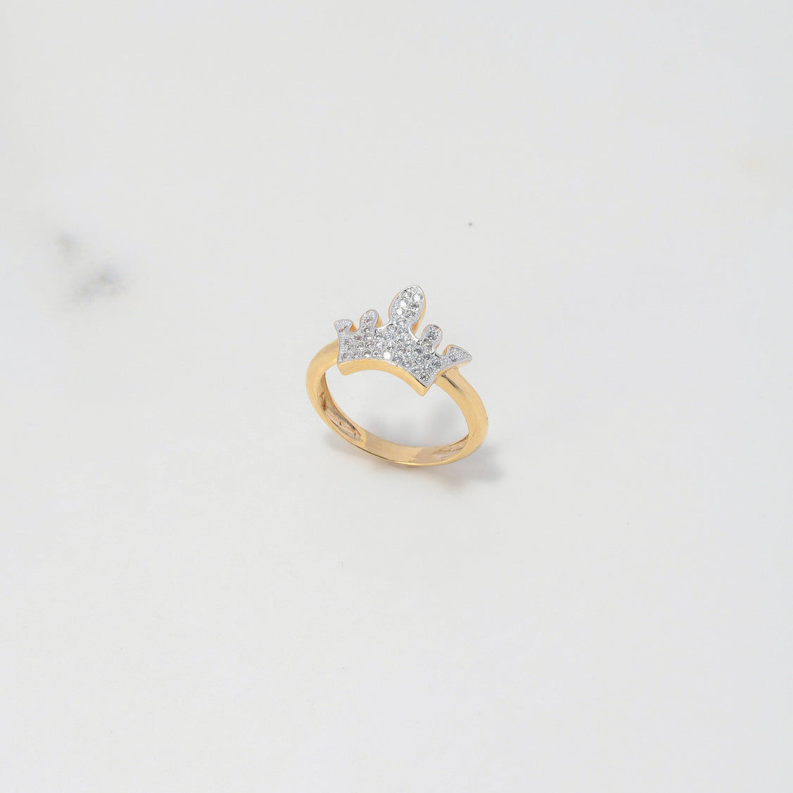 Anillo Corona 2.65gr / T6 1/2 / Circones Blancos Dos Oros Amarillo Blanco $