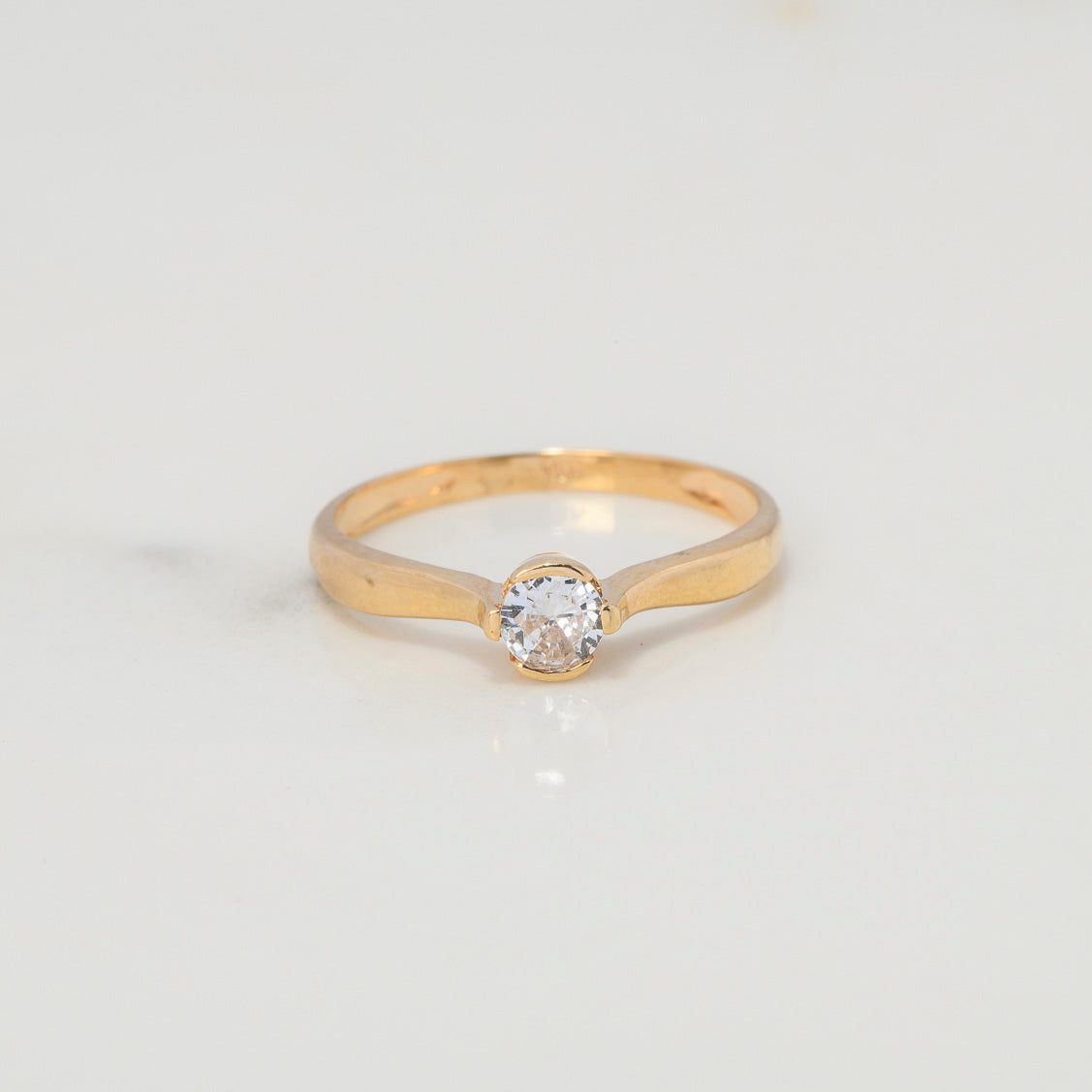 Anillo Solitario Barril 1.85gr / T6 / Circon Blanco Oro Amarillo $