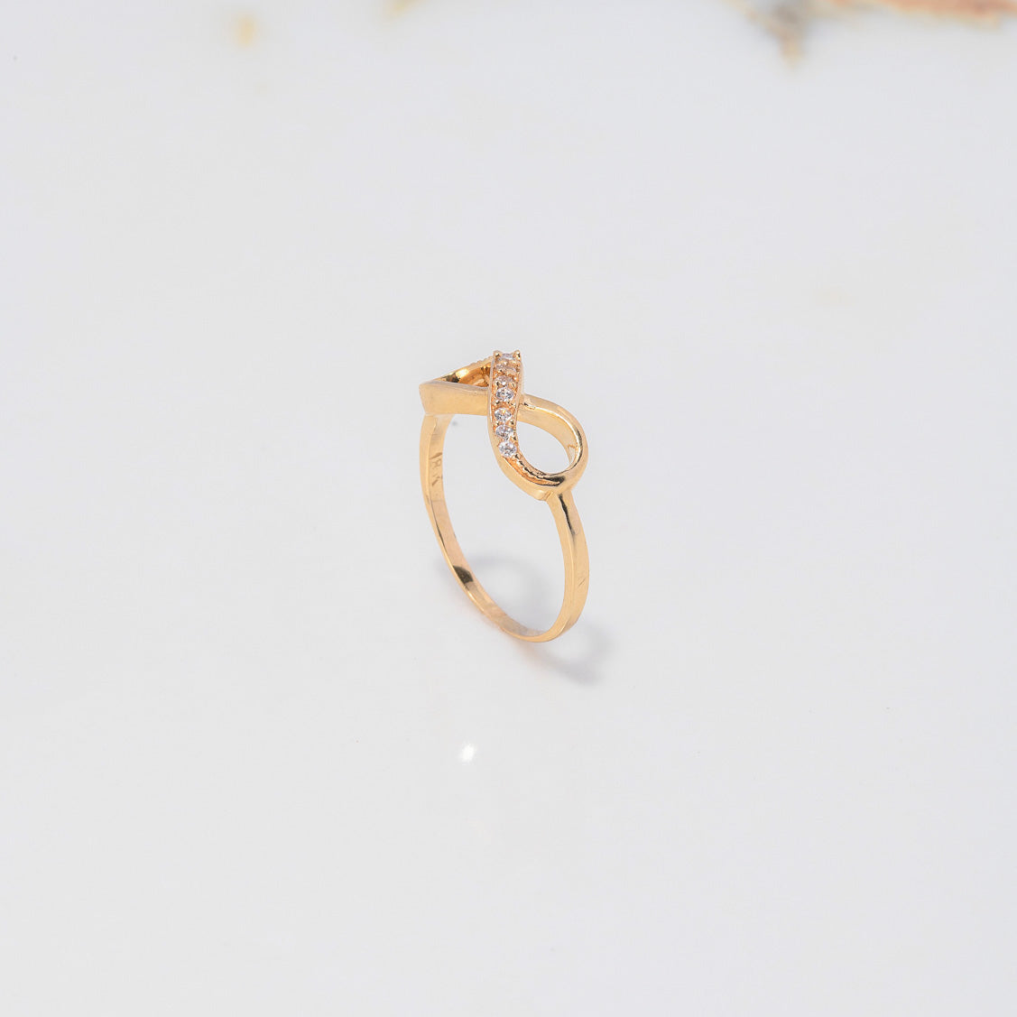 Anillo Infinito 2.1gr / T6  / Circones Blancos Oro Amarillo $