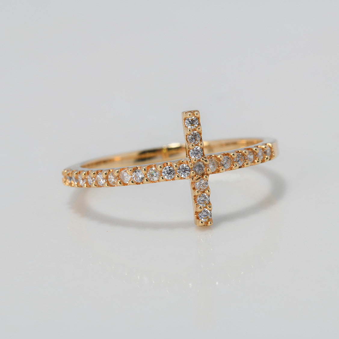 Anillo Cruz 2.1gr / T7 / Circones Blancos Oro Amarillo $