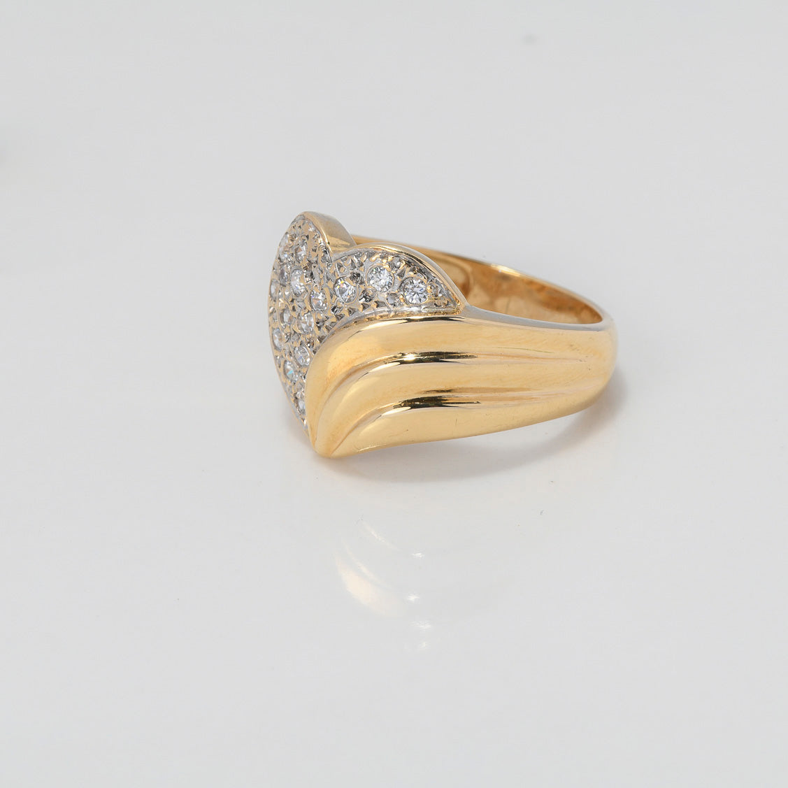 Anillo Corazon 5.2gr / T7 1/4 / Ola Circones Blancos Oro Amarillo $