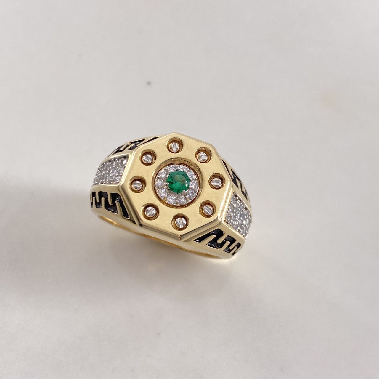 Anillo Octagono Tribal 10gr / T10 1/2 / Circon Verde Blancos Oro Amarillo $