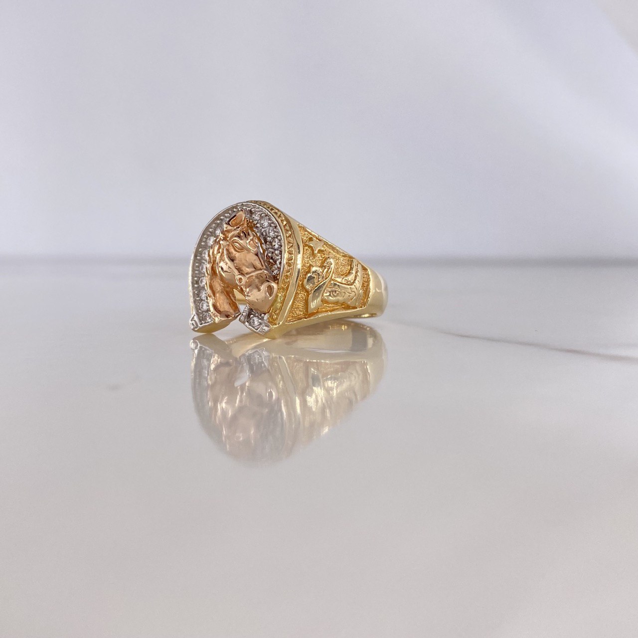 Anillo Herradura Caballo 7.9gr / T9 1/2 / Circones Blancos Tres Oros $