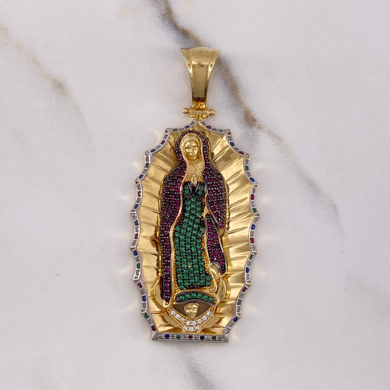 Dije Virgen Guadalupe 18.5gr / 6.5cm / Circones Colores Dos Oros Amarillo Blanco $